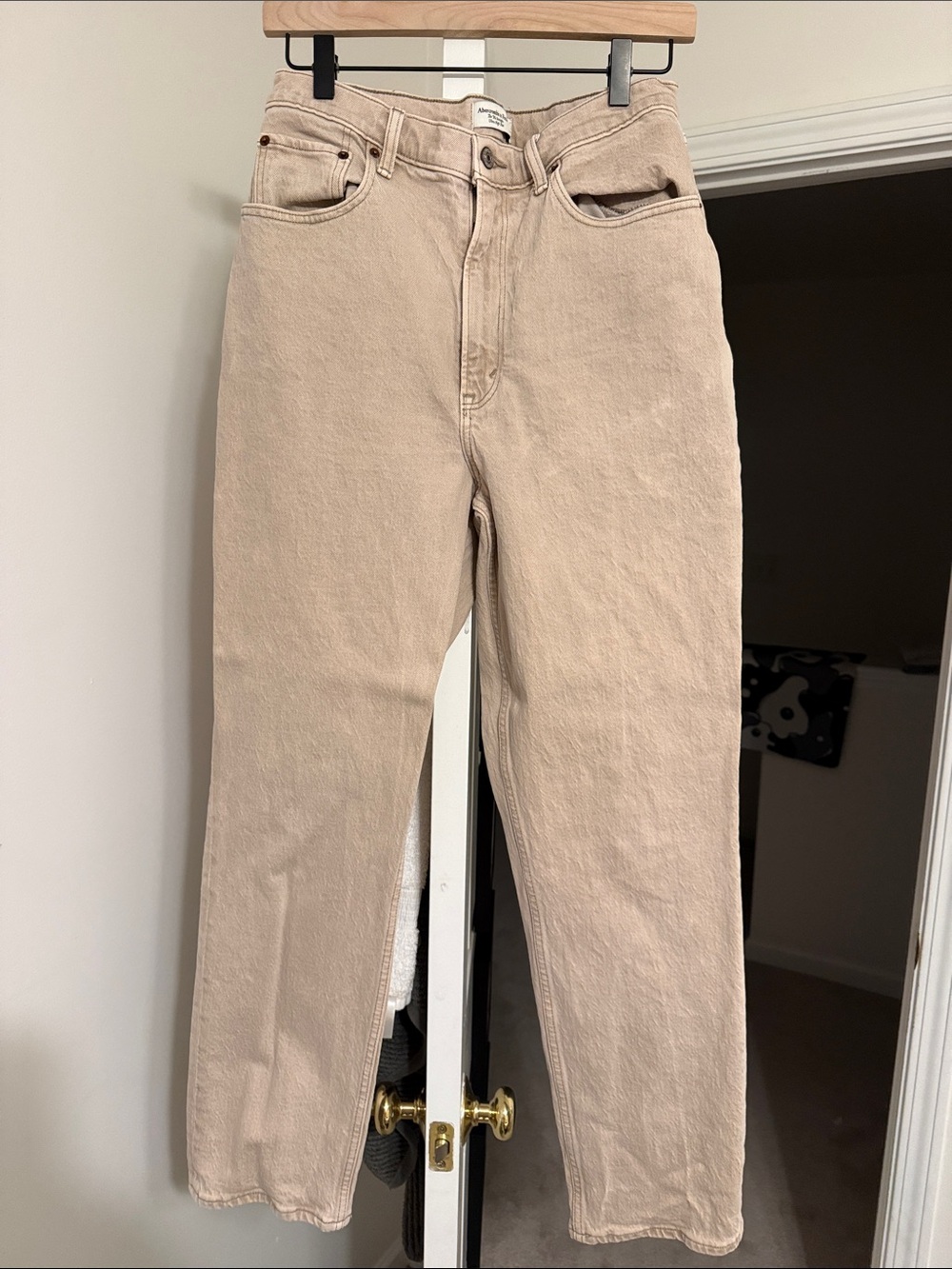 Abercrombie & Fitch Women’s Straight-Leg Jeans in Soft Taupe